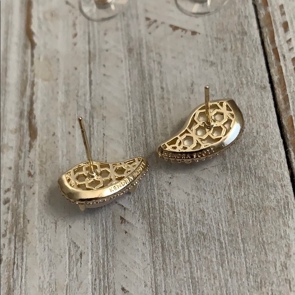 Kendra Scott Temple Stud Earrings Gold NEW - Picture 6 of 8